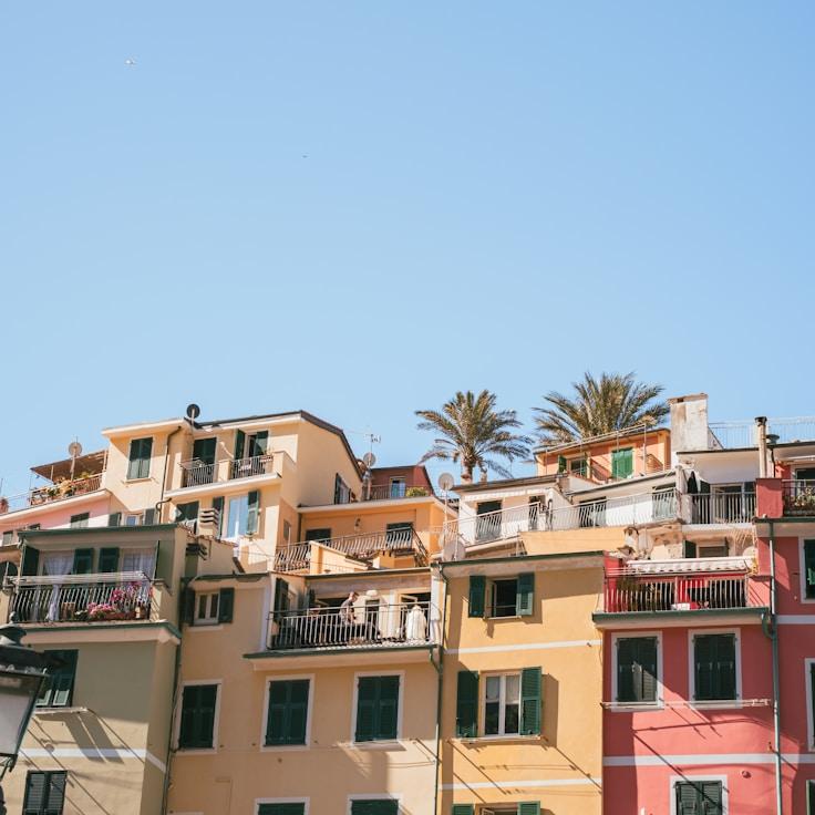 Outdoor terrace seating suitable for families in Rome